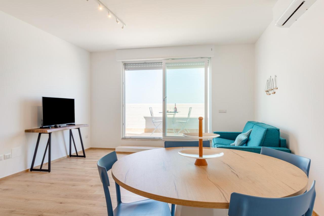 Waterfront Apartment With Seaview Balcony 바리 외부 사진