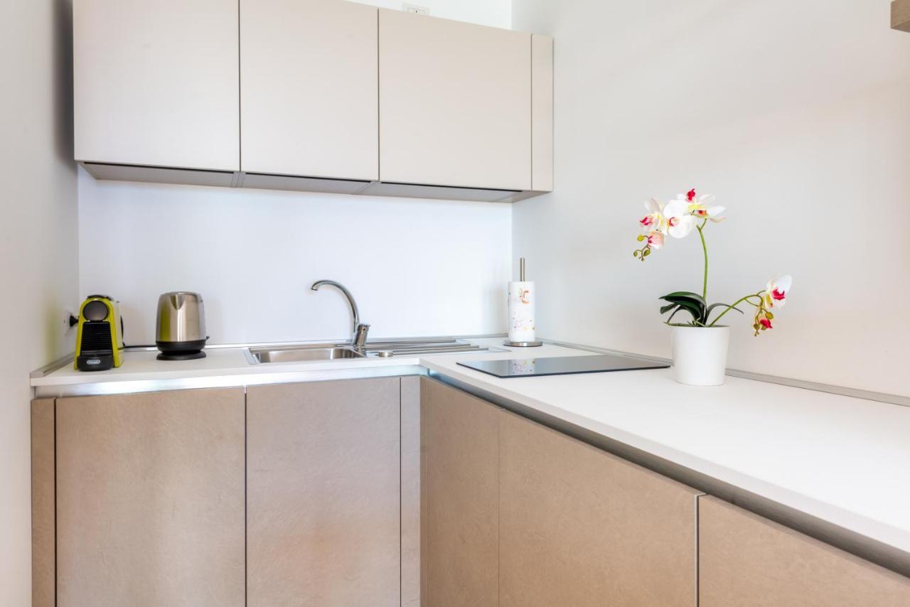 Waterfront Apartment With Seaview Balcony 바리 외부 사진